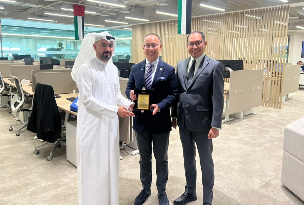 Wakil Ketua MPR RI, Eddy Soeparno disambut langsung oleh Chief Operating Officer (COO) Masdar Abdulaziz Alobaidli dan Head of Development and Investment Masdar Fatimah Al Suwaidi di kantor pusat Masdar di Masdar City, Abu Dhabi. Aktual/DOK MPR RI